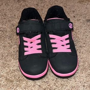 Black and pink girls heelys